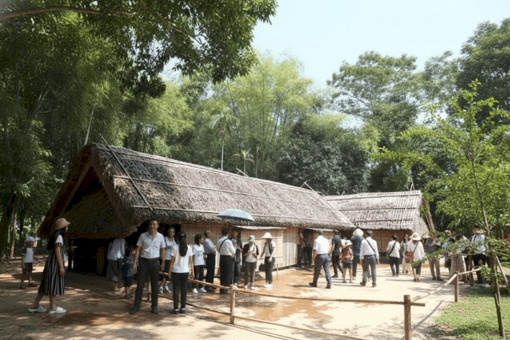 Ngôi nhà nhỏ 5 gian lợp mái lá của cụ Nguyễn Sinh Sắc.